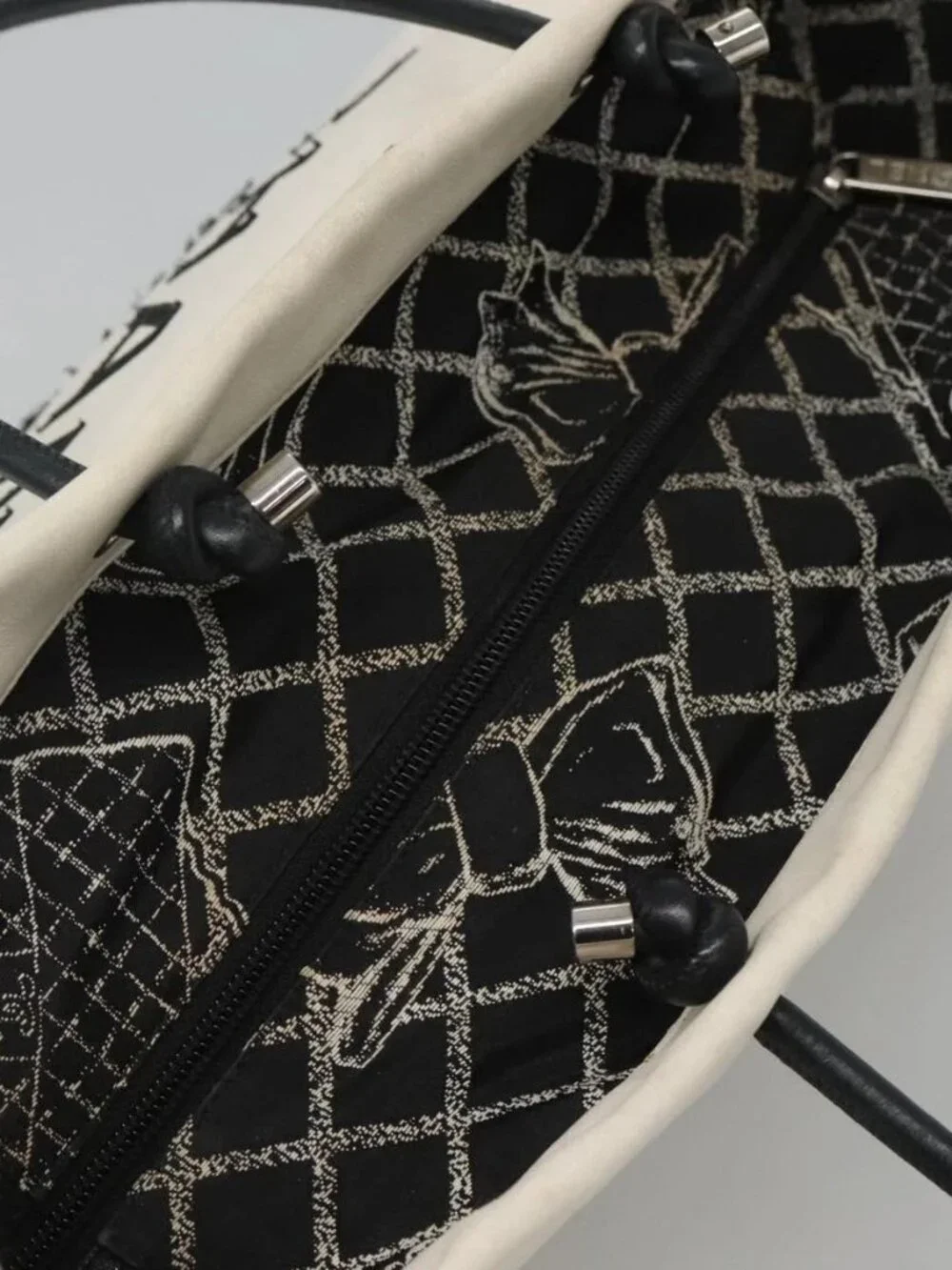 CHANEL Tote Bag Leather White Silver CC Auth ac3702